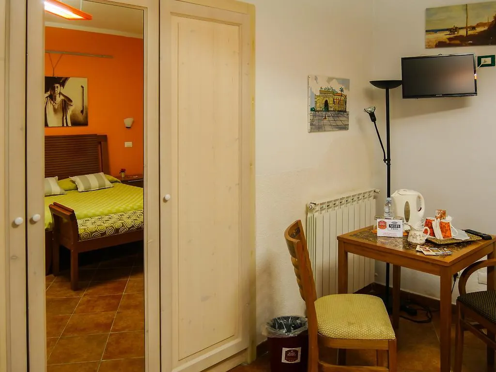 Giardino Dell'Alloro - Locazioni Turistiche Bed & Breakfast Palermo 3*,  Italy