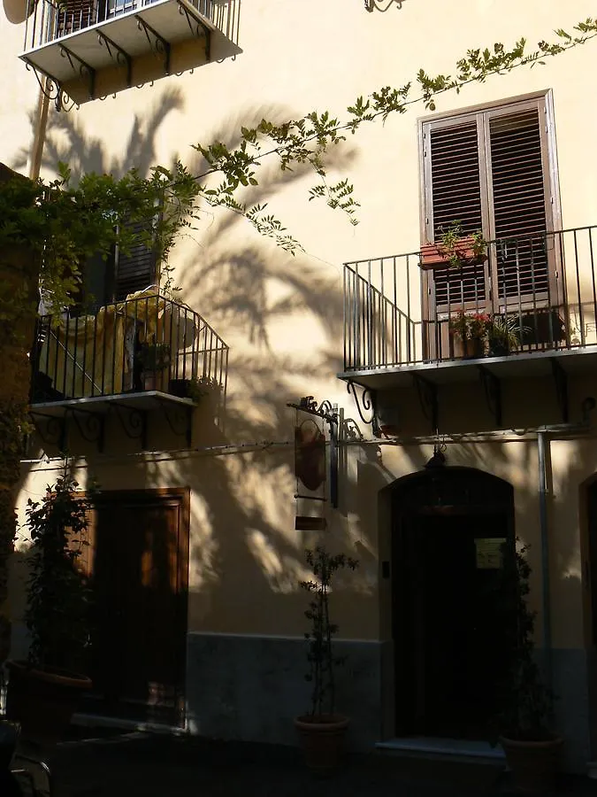 Giardino Dell'Alloro - Locazioni Turistiche Bed & Breakfast Palermo 3*,